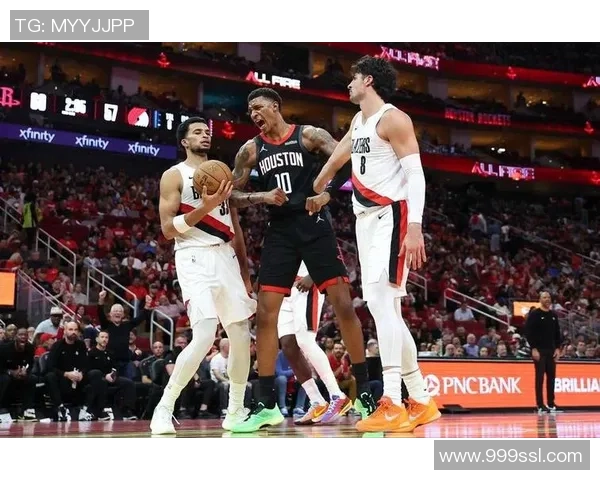 火箭队与开拓者在第三节的激烈对抗与精彩瞬间回顾